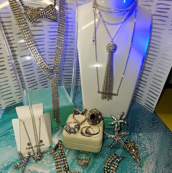 #2055, RETRO JEWELRY LOT, SOME SIGNED 925 SILVER, & UNSIGNED RHINESTONES, CUBIC